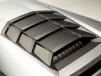 02-Lamborghini-Huracan-Engine-cover-louvers