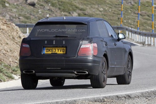 2016 Bentley SUV spy photo 