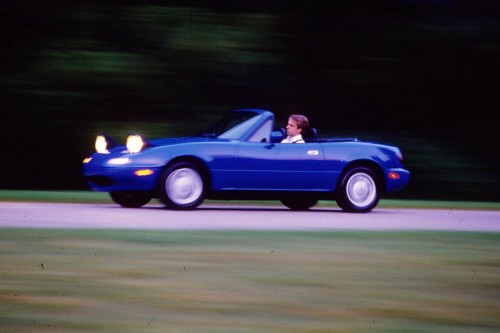 1989-Mazda-MX-5-Miata-side-view-at-speed