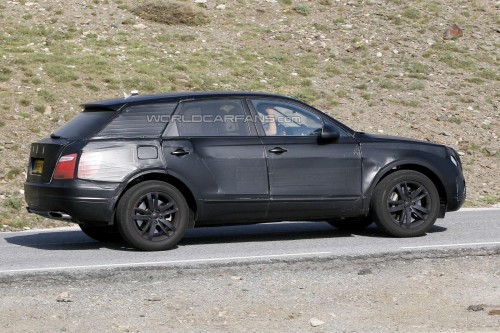 2016 Bentley SUV spy photo 