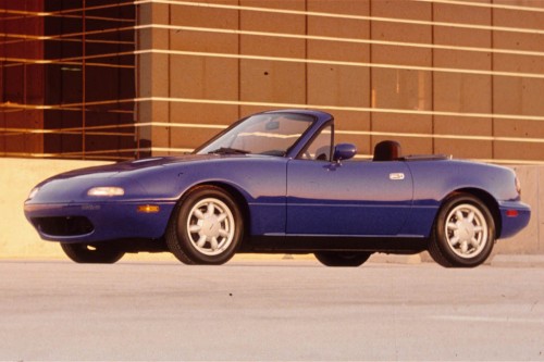1990-Mazda-MX-5-Miata-front-three-quarters-view