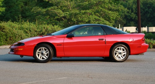 از سال 1993 تا 95 ، انجین استاندارد کامارو 3.5 لیتری V6 بود. اما در 1995 حجم این انجین به 3.8 لیتر افزایش یافت.