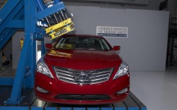 Hyundai Azera 2012 front roof strength testing