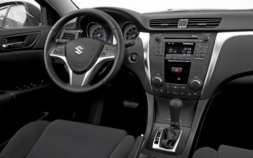 Suzuki Kizashi AWD GTS cockpit