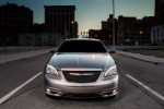 2013-Chrysler-200-S-Special-Edition-front-end