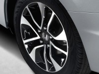 2013-Honda-Civic-EX-L-Sedan-wheel-closeup