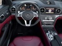 2013-Mercedes-Benz-SL63-AMG-cockpit