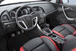 2013-Opel-Astra-interior