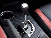 2013-Toyota-RAV4-Limited-gear-shift-knob