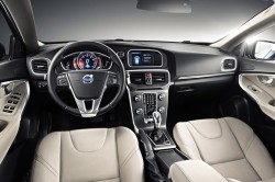 2013-Volvo-V40-interior