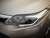 2013-toyota-avalon-limited-headlight