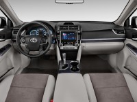 2013-toyota-camry-hybrid-4-door-sedan-xle-dashboard