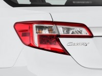 2013-toyota-camry-hybrid-4-door-sedan-xle-tail-light