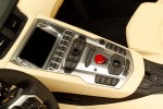 2013_Lamborghini_Aventador_Roadster_console