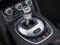 2014-Audi-R8-Spyder-gear-shift-knob