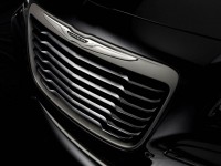 2014-Chrysler-300C-John-Varvatos-Limited-Edition-front-grille