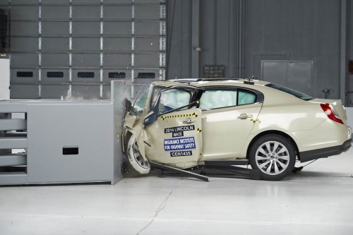 2014 Lincoln MKS small overlap IIHS crash test