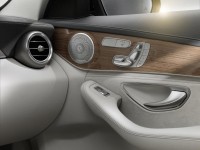 2014-Mercedes-Benz-C-Class-door-panel