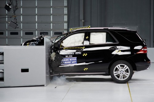 2014 Mercedes-Benz M-Class IIHS small overlap-front test impact