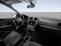 2014 Volkswagen Polo facelift interior