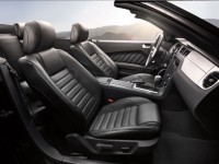 2014-ford-mustang-convertible-front-interior-view