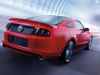 2014-ford-mustang-in-motion-rear