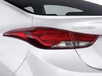 2014-hyundai-elantra-4-door-sedan-auto-se-alabama-plant-tail-light
