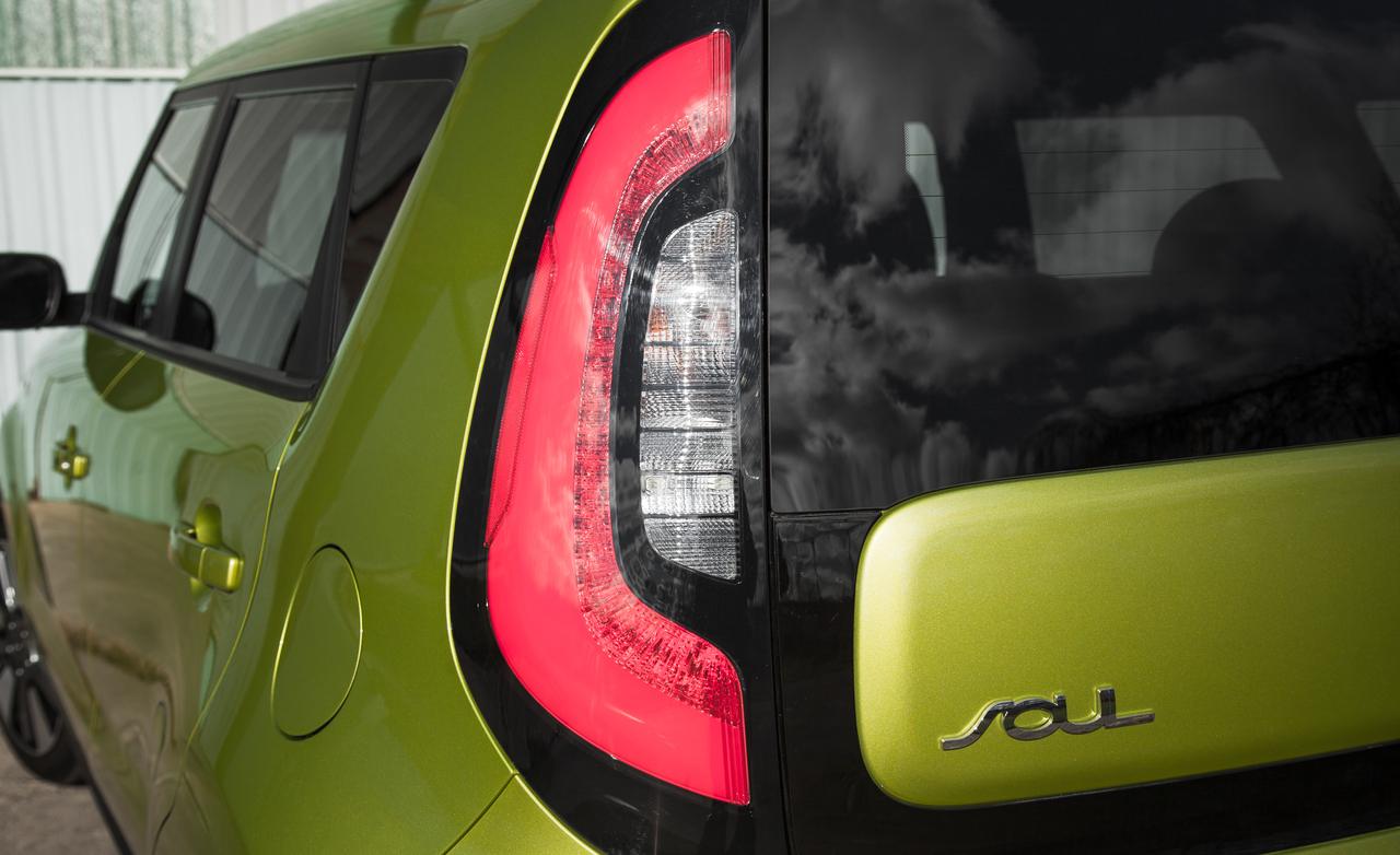 http://www.pedal.ir/wp-content/uploads/2014-kia-soul-20l-taillight-and-badge.jpg