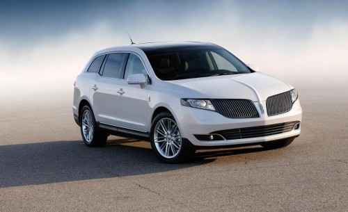 2014-lincoln-mkt-ecoboost-v6-model-shown