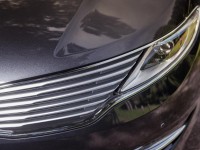 2014-lincoln-mkz-20t-awd-grille-and-headlight