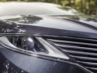 2014-lincoln-mkz-20t-awd-headlight-and-grille