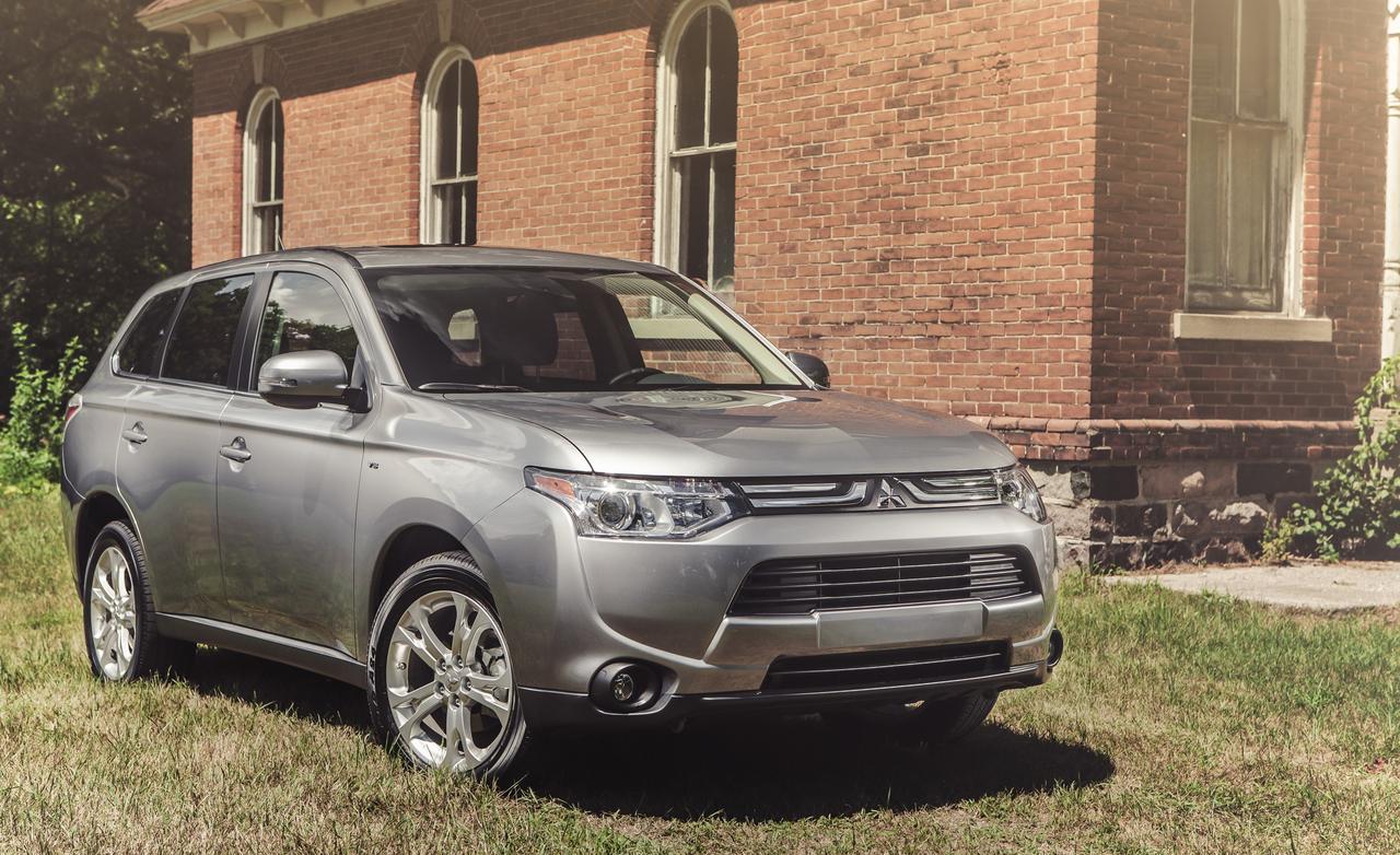 http://www.pedal.ir/wp-content/uploads/2014-mitsubishi-outlander-gt-04.jpg