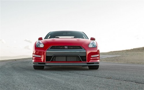 2014-nissan-gt-r-track-edition-front-end