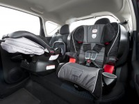 2014-nissan-vers-note-sv-child-seats