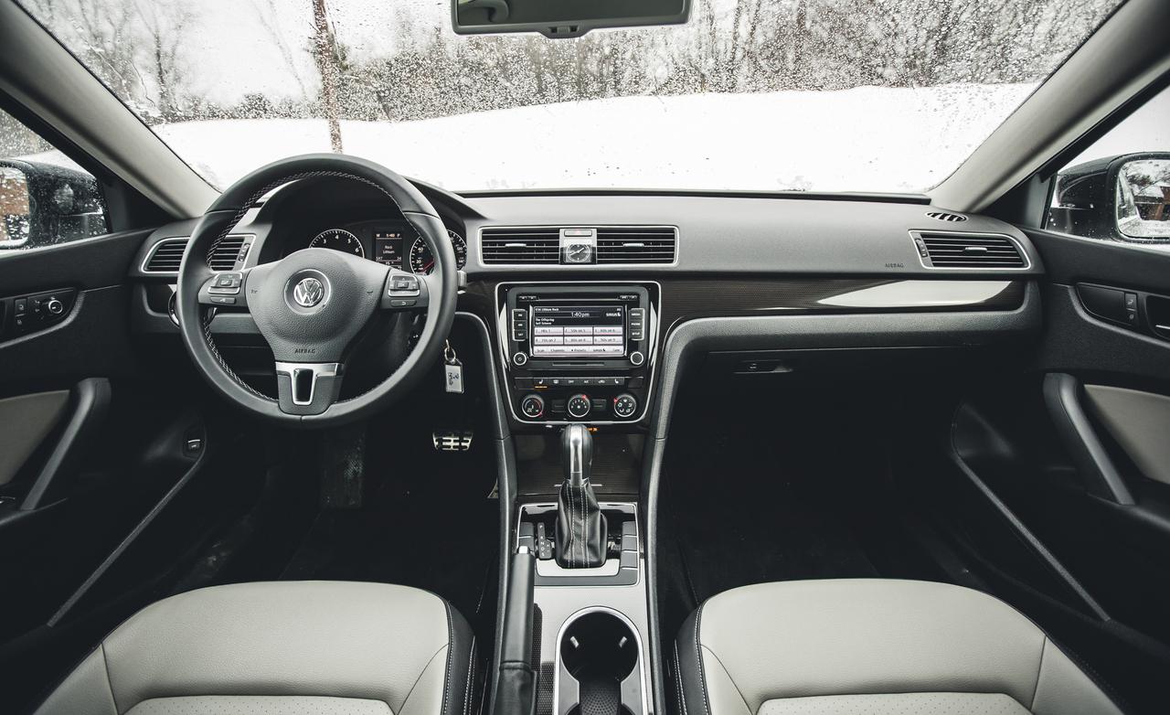 http://www.pedal.ir/wp-content/uploads/2014-volkswagen-passat-sport-18t-interior.jpg