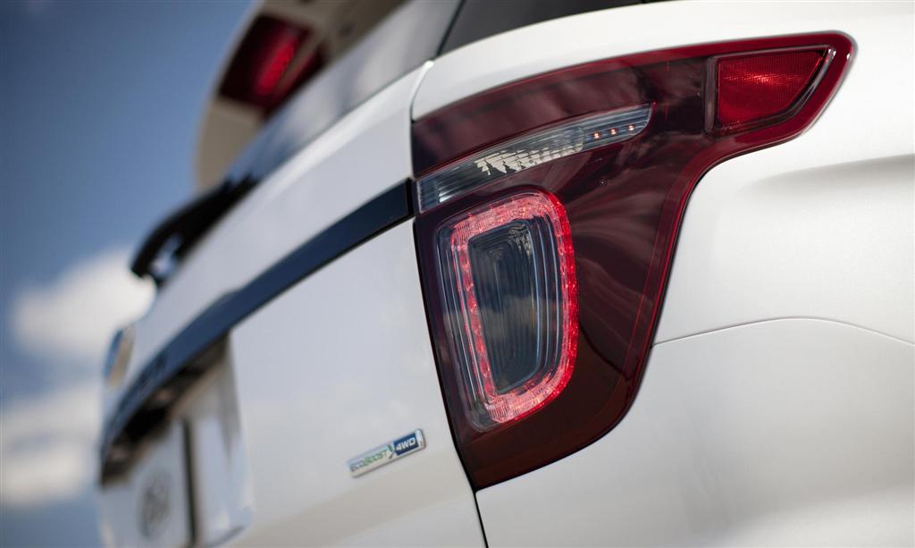 http://www.pedal.ir/wp-content/uploads/2014_Ford-Explorer_SUV_taillight.jpg