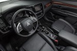 2014 Mitsubishi Outlander interior