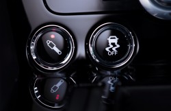 2015-Aston-Martin-V12-Vantage-S-buttons
