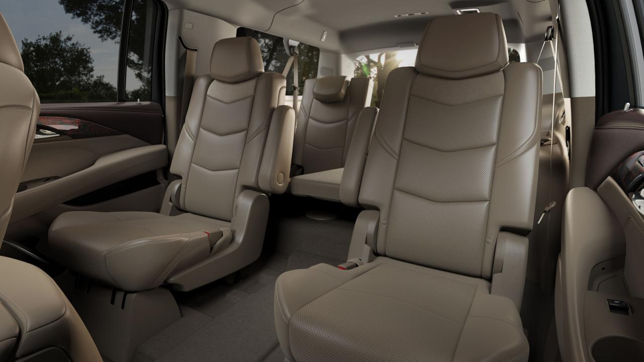 http://www.pedal.ir/wp-content/uploads/2015-Cadillac-Escalade-interior-02.jpg