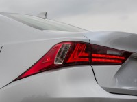 2015-Lexus-IS-taillight