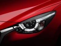 2015-Mazda2-headlight