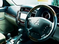 2015 Mitsubishi Pajero facelift Interior