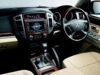 2015 Mitsubishi Pajero facelift Interior