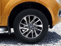 2015-Nissan-Navara-Pickup-wheel