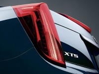 2015-cadillac-xts-rear-taillight