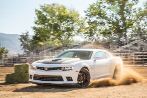 2015-chevrolet-camaro-ss-1le-front-end-in-motion