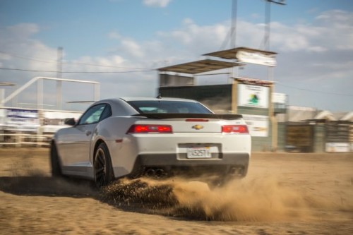 2015-chevrolet-camaro-ss-1le-rear-end-in-motion