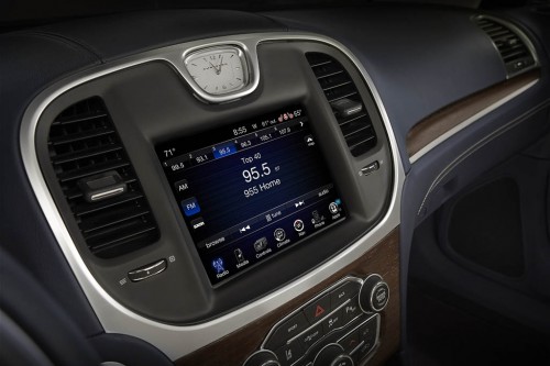 2015 Chrysler 300C platinum radio controls