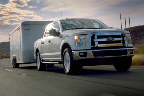 2015-ford-f-150-xlt-towing-view