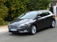 2015-ford-focus-1.0-ecoboost-european-spec-front-three-quarter-view-in-motion-1